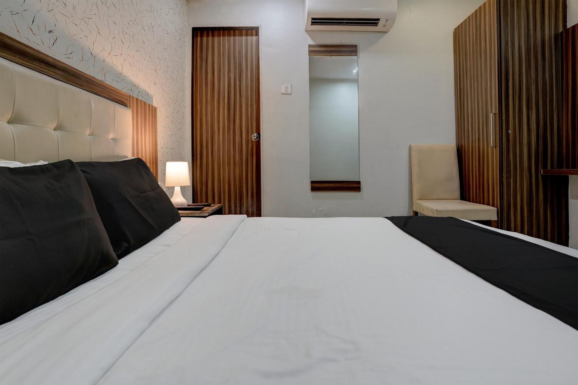 Oyo Hotel Blue Sapphire Residency Near Chhatrapati Shivaji International Airport ムンバイ エクステリア 写真