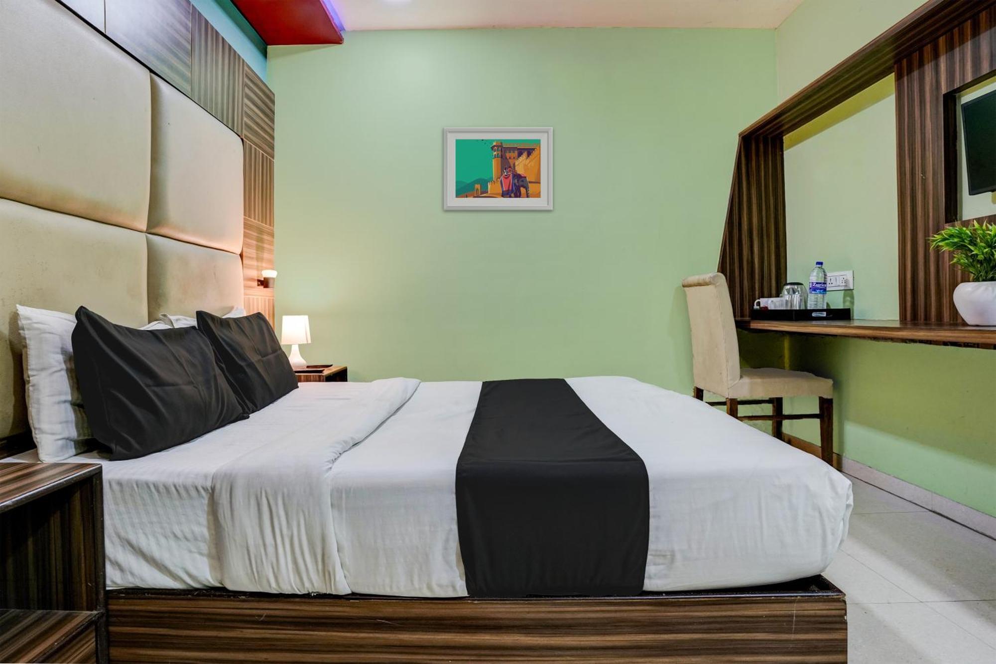 Oyo Hotel Blue Sapphire Residency Near Chhatrapati Shivaji International Airport ムンバイ エクステリア 写真