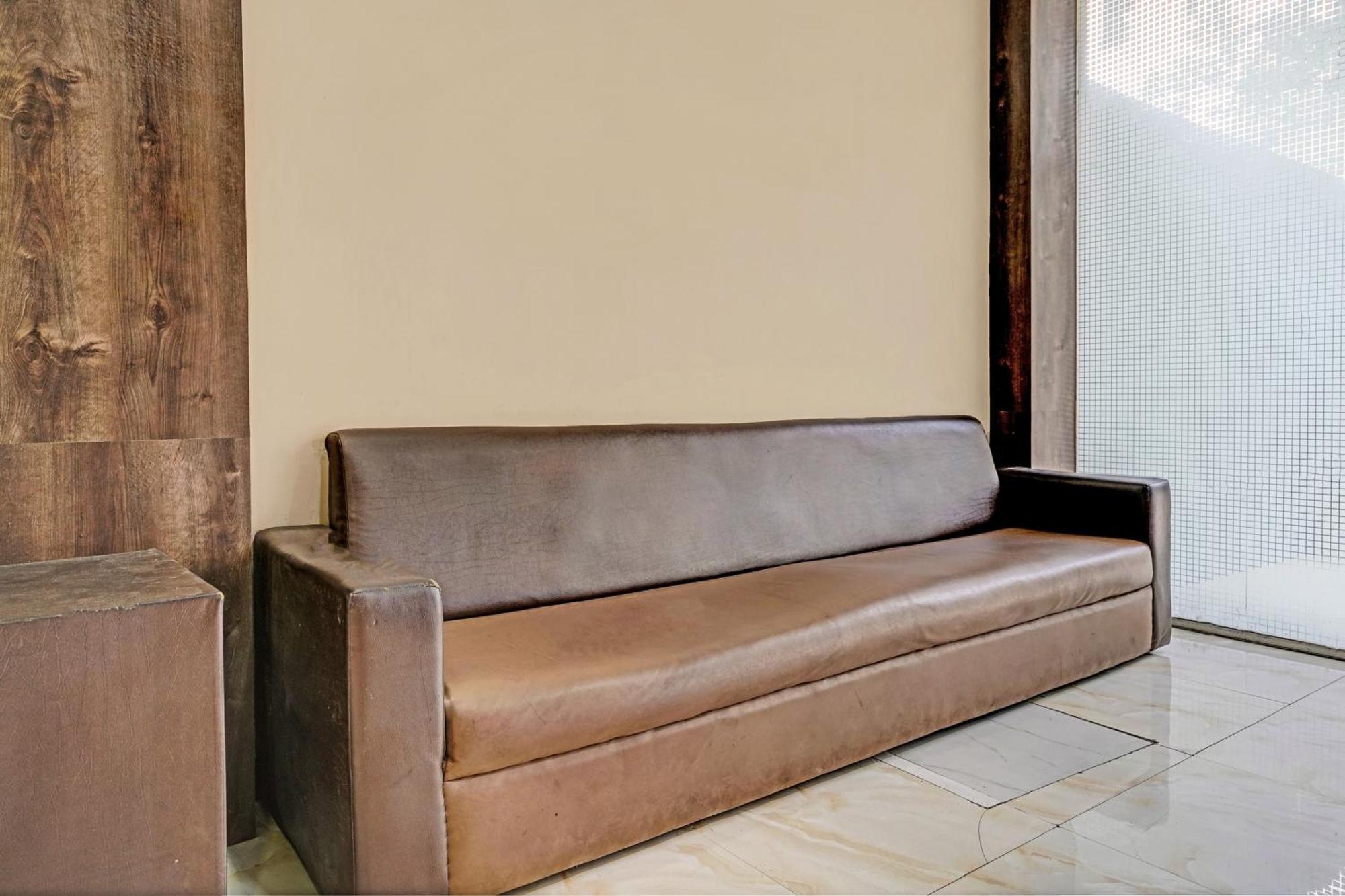 Oyo Hotel Blue Sapphire Residency Near Chhatrapati Shivaji International Airport ムンバイ エクステリア 写真
